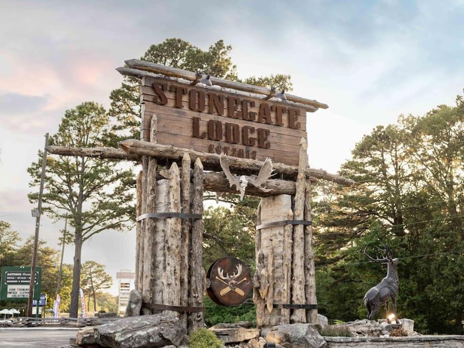 Stonegate Lodge 2 Queen Beds Fast Wifi 50" Tv Salt Water Pool Room #207 Eureka Springs Exterior foto